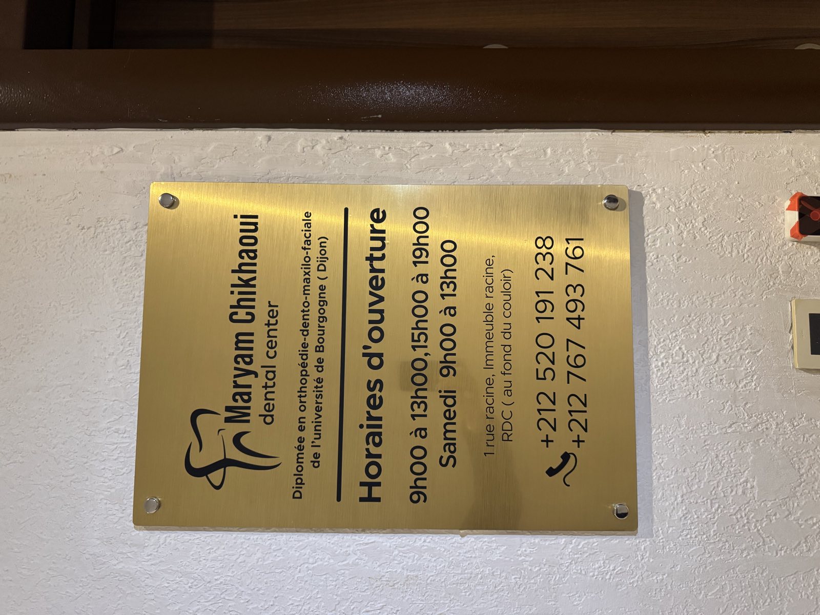 Plaque Maryam Chikhaoui Dental Center à Casablanca